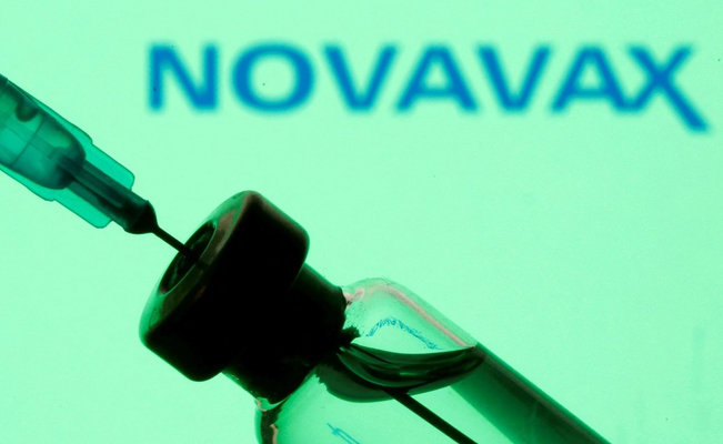 Autorizan uso de vacuna contra el COVID de Novavax en Reino Unido