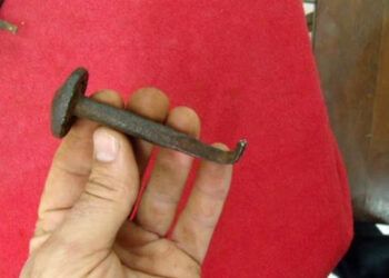 Supuesto curandero encaja clavo en la cabeza de embarazada “para tener un niño”