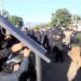 ‘Profes’ se enfrentan contra Guardia Nacional y policías en Uruapan
