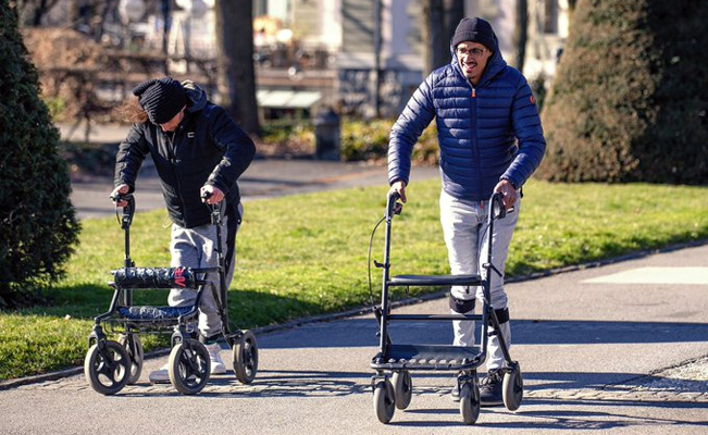 Tres paralíticos vuelven a andar tras implantes en médula espinal