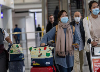 Casi la mitad de los pasajeros de dos vuelos procedentes de China dieron positivo a COVID en Italia