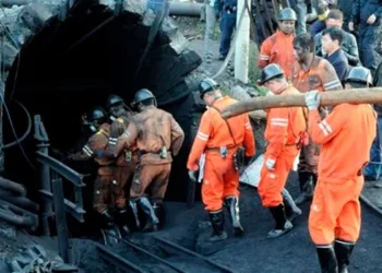 Terrible: derrumbe en una mina de oro deja 18 personas atrapadas