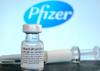 Alertan sobre nuevas reacciones tras recibir vacuna vs COVID-19 de Pfizer