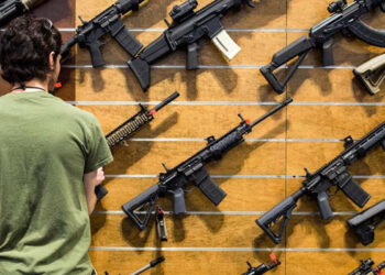 Illinois prohíbe la venta de armas semiautomáticas