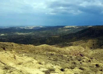 “Curva del diablo”: camión cae por un barranco y se matan 25