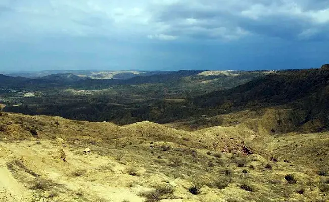 “Curva del diablo”: camión cae por un barranco y se matan 25