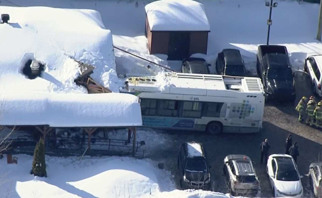 Mueren dos niños tras el choque de un autobús contra guardería en Canadá