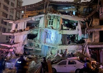 VIDEO. En Turquía, sismo de 7.8 grados deja al menos 5 muertos