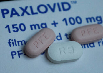 En EU, aprueban pastilla de Pfizer contra el COVID-19