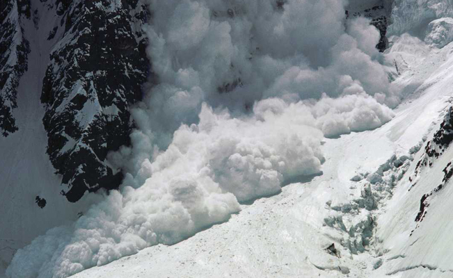 Reportan dos esquiadores desaparecidos tras registrarse avalancha en Italia