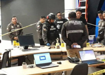 Estalla explosivo enviado a periodista en Ecuador