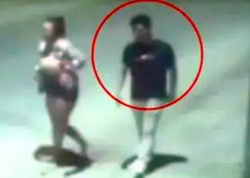 Cita mortal: le venda los ojos a su novio para que lo acribillen