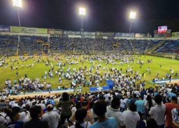 Estampida mortal: van 12 muertos al interior de un estadio