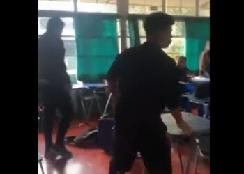Sin valores: graban a un estudiante agrediendo a su profesor