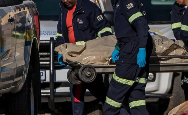 Hombres armados irrumpen en albergue y matan a 8 personas en Sudáfrica