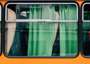 Ladrón muere al lanzarse por la ventana de un autobús en Argentina