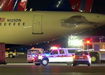 Mientras trabajaba: muere succionado por una turbina de avión