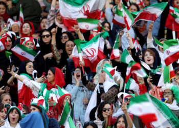 En Irán, mujeres podrán asistir a partidos de fútbol tras veto de 40 años