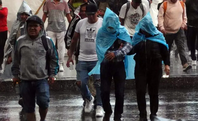 ¡Tápate de las lluvias!: 2 ondas tropicales llegan a México