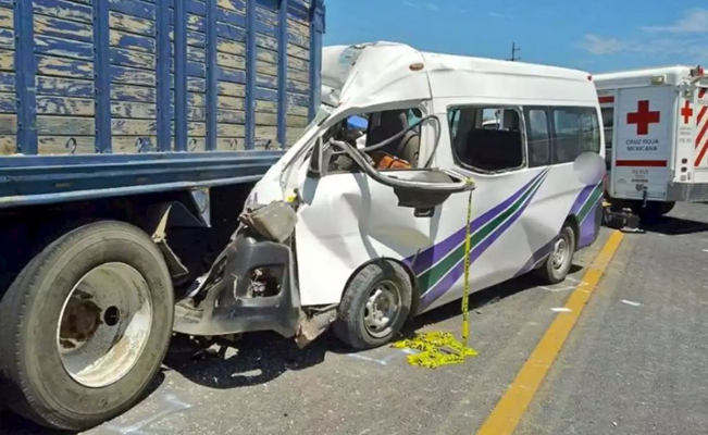 Aparatoso choque deja 5 muertos en la Carretera Tehuacán-Orizaba