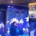 VIDEO. Colapsa escenario durante show y aplasta a bailarines en Bogotá