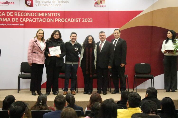 Entrega Secretaría del Trabajo reconocimientos del Procadist a servidores públicos