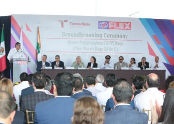 Pone Américo primera piedra de planta industrial en Altamira