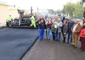 Supervisa Alcalde ‘Lalo’ Gattás pavimentación en la Nacozari y 7 de Noviembre