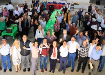 Maestros jubilados reconocen apoyo del Presidente de Victoria