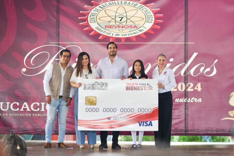 Entregó Alcalde Carlos Peña Ortiz Becas Benito Juárez a estudiantes del CBTIS 7 de Reynosa