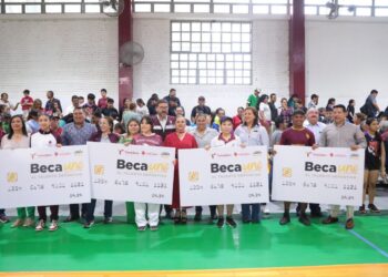Realiza Gobierno Municipal de NLD entrega simbólica de Becas Deportivas