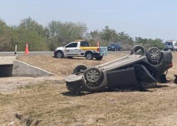 Alerta: Volcadura en Carretera Federal 81deja mujeres y menores lesionados