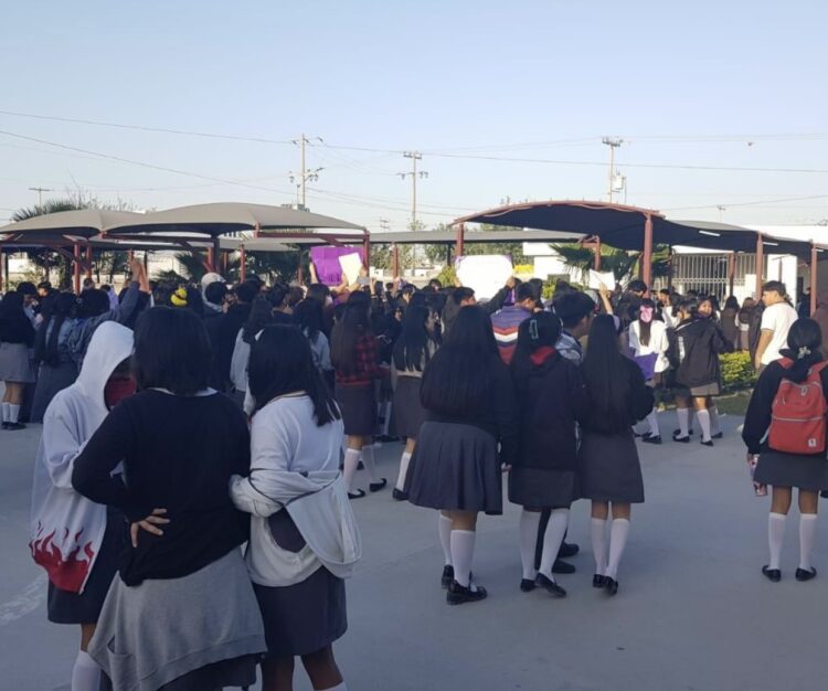 En Reynosa alumnos del COBAT 22 protagonizan altercado contra maestro acusado de acoso sexual