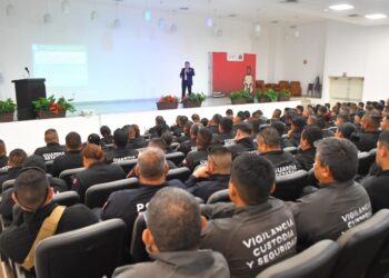 Continúan conferencias en materia de Derechos Humanos a personal de la SSPT