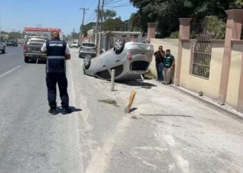 Volcadura en Carretera Río Bravo Reynosa Deja a una Persona Lesionada y Atrapada