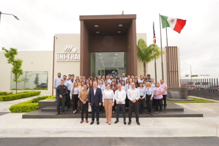 Respalda Grupo Uni- Trade a candidata Carmen Lilia Canturosas Villarreal