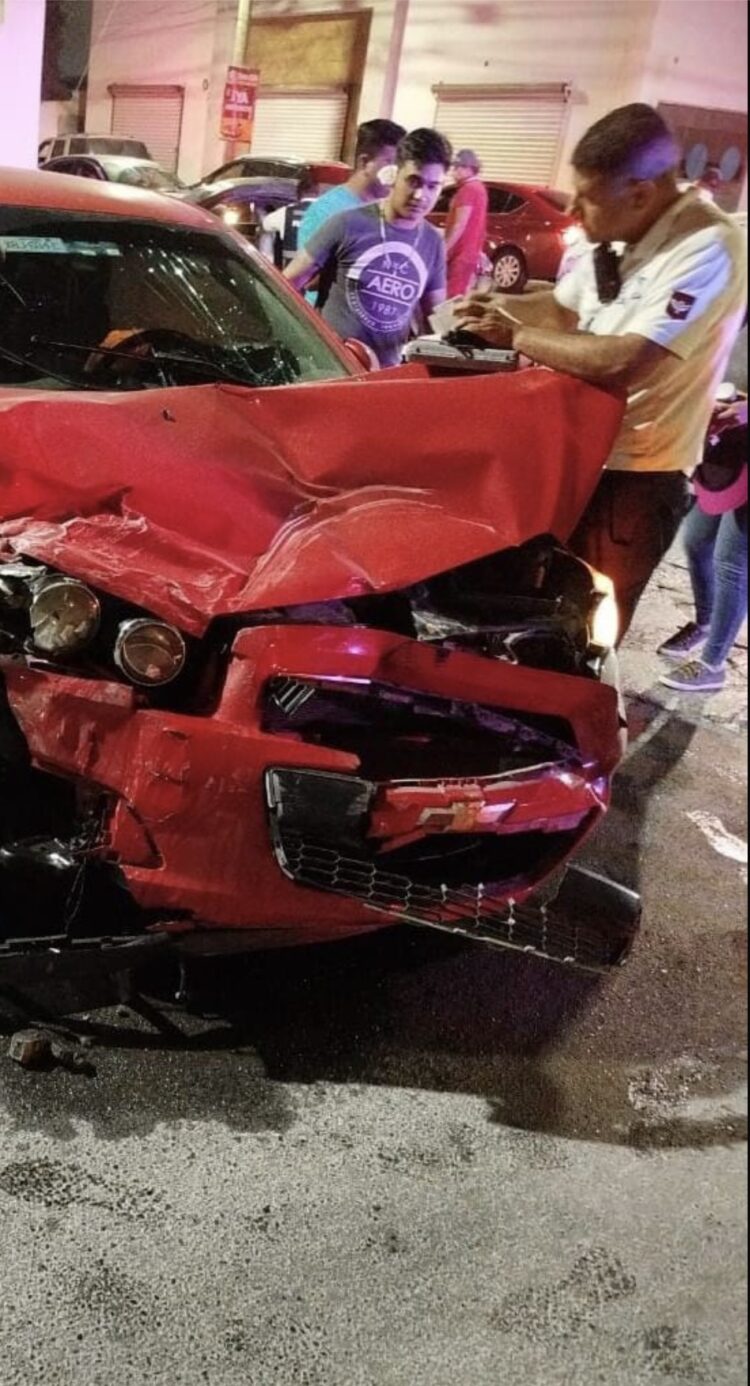 En Reynosa: Un lesionado y cuantiosos daños materiales tras choque en Colonia “Fifí”