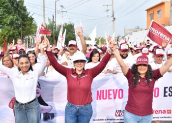 Desarrollo con bienestar en Nuevo Laredo informa Olga Sosa en recorrido con Carmen Lilia Canturosas