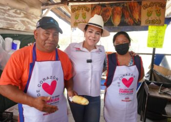 En Nuevo Laredo: Recorre Carmen Lilia Canturosas “Pulga de los Rieles: