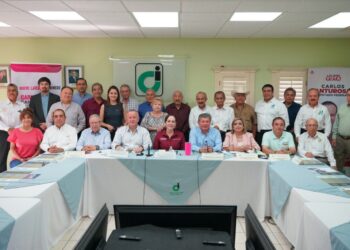 Refrenda Carmen Lilia Canturosas compromiso de trabajar en conjunto con consejo de instituciones por desarrollo de Nuevo Laredo