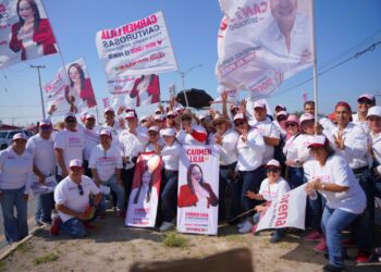 Respaldan miles de ciudadanos a Carmen Lilia Canturosas Villarreal en mega pegoteo en Nuevo Laredo