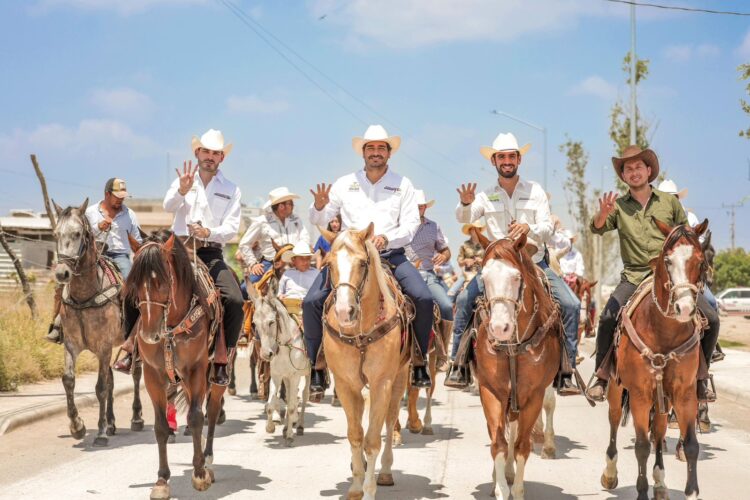 Festejan con cabalgata próximo triunfo de Carlos Peña Ortiz