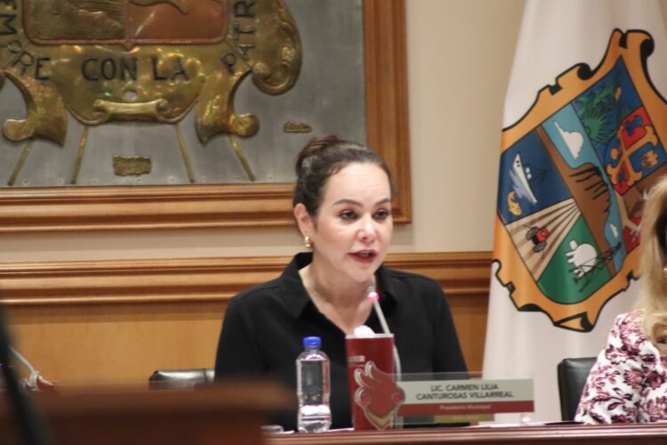 Carmen Lilia Canturosas emite mensaje a neolaredenses