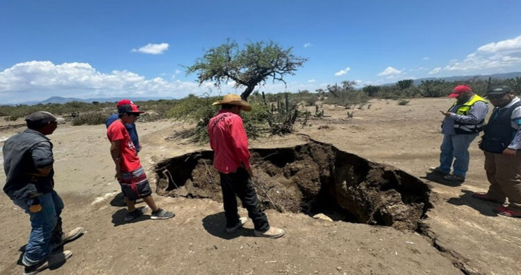 Zona afectada por las grietas que las recientes lluvias en Tula, Tamaulipas