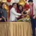 Victor Machado se Vuelve Viral por Rechazo al Director en Acto de Graduación