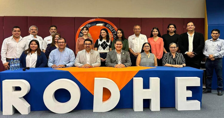 Estudiantes de economía de la UAT reciben reconocimiento nacional