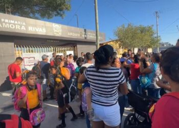 Padres de familia protestan en Reynosa por falta de maestro en primaria Arquímides Caballero