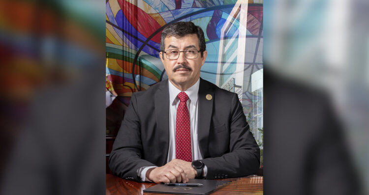 Destaca Dámaso Anaya entre los rectores mejor calificados de las universidades públicas del país