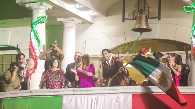 Celebraron más de 15 Mil ciudadanos Grito de la Independencia con Carlos Peña Ortiz en Reynosa