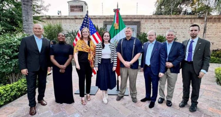 Carmen Lilia Canturosas da bienvenida a nuevos Oficiales de Consulado de Estados Unidos